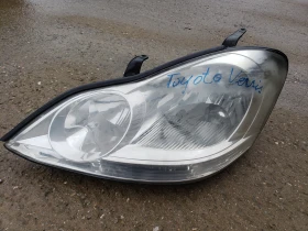 Ляв фар за Toyota Avensis Verso 2001-2003г.....99226-81017......, снимка 1