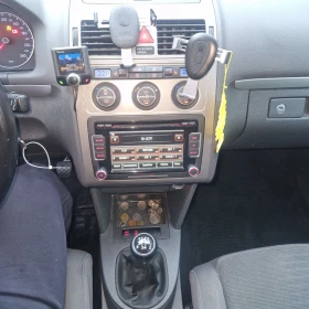 VW Touran 2, 0i безин/метан Швейцария, снимка 3