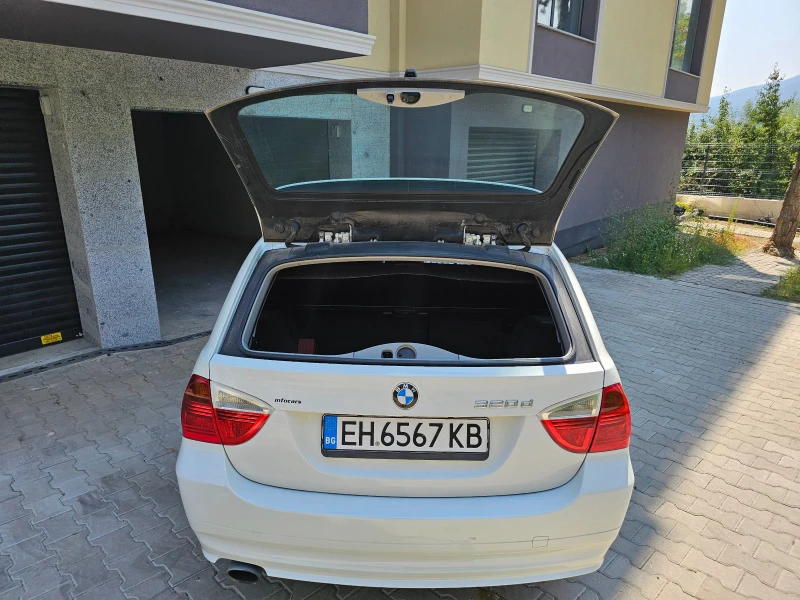 BMW 320, снимка 14 - Автомобили и джипове - 46901525