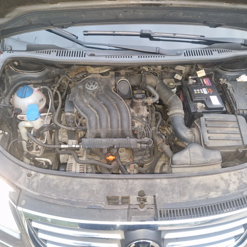 VW Touran 2, 0i безин/метан Швейцария, снимка 12 - Автомобили и джипове - 52500042