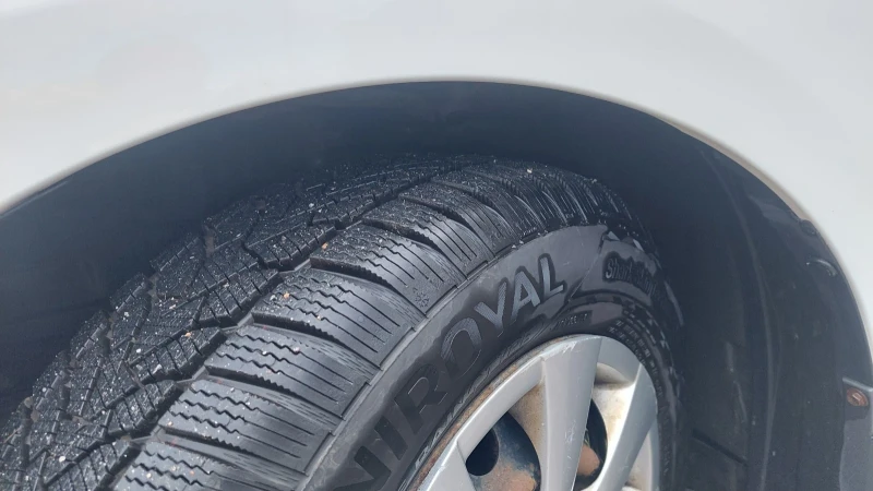 Toyota Auris 1.4d4d, снимка 8 - Автомобили и джипове - 52624140