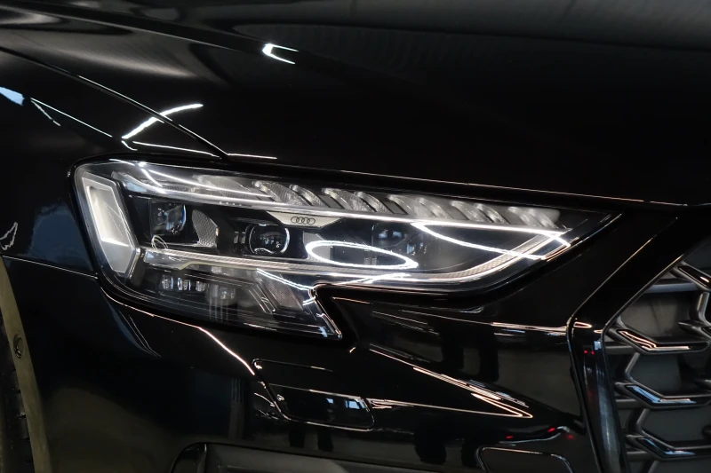 Audi S8 CERAMIC BRAKE* B&O* PANO* EXCLUSIVE* 360* , снимка 4 - Автомобили и джипове - 52892997