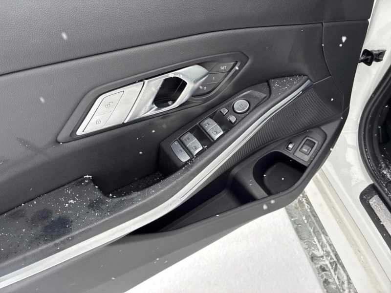 BMW 330 * 330e xDrive * CARFAX * ПЛЪГИН ХИБРИД, снимка 12 - Автомобили и джипове - 53309810