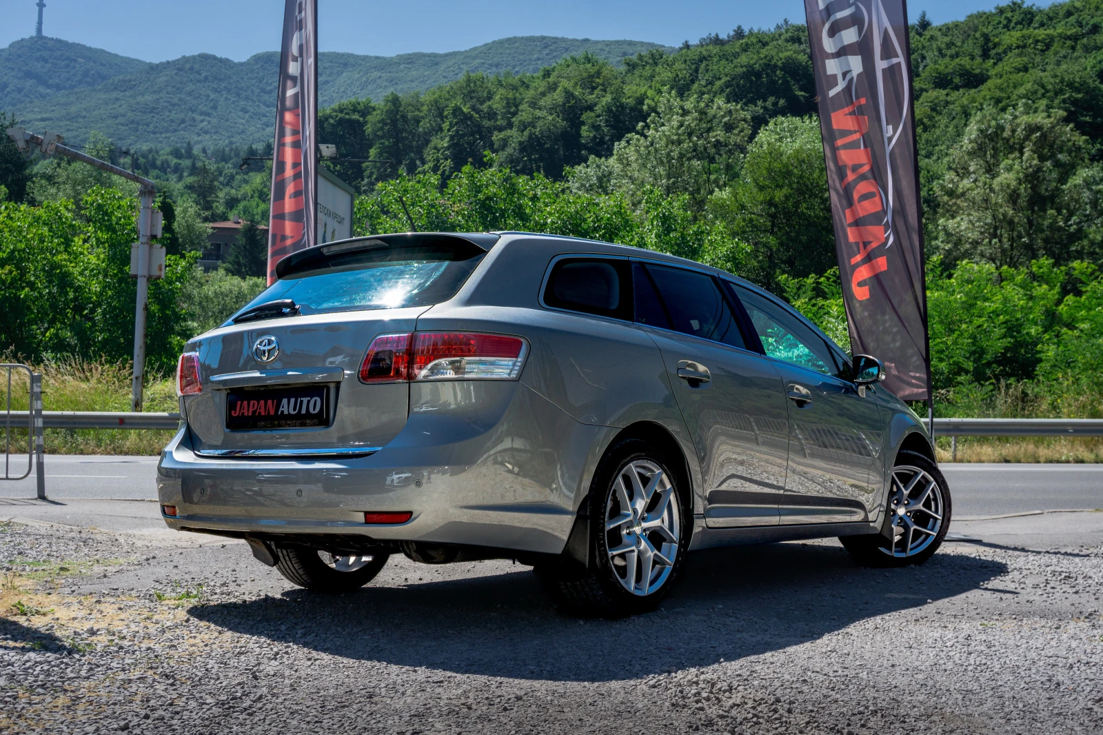 Toyota Avensis 1.8 VVTI 147HP Автоматик с Гаранция!  - изображение 4
