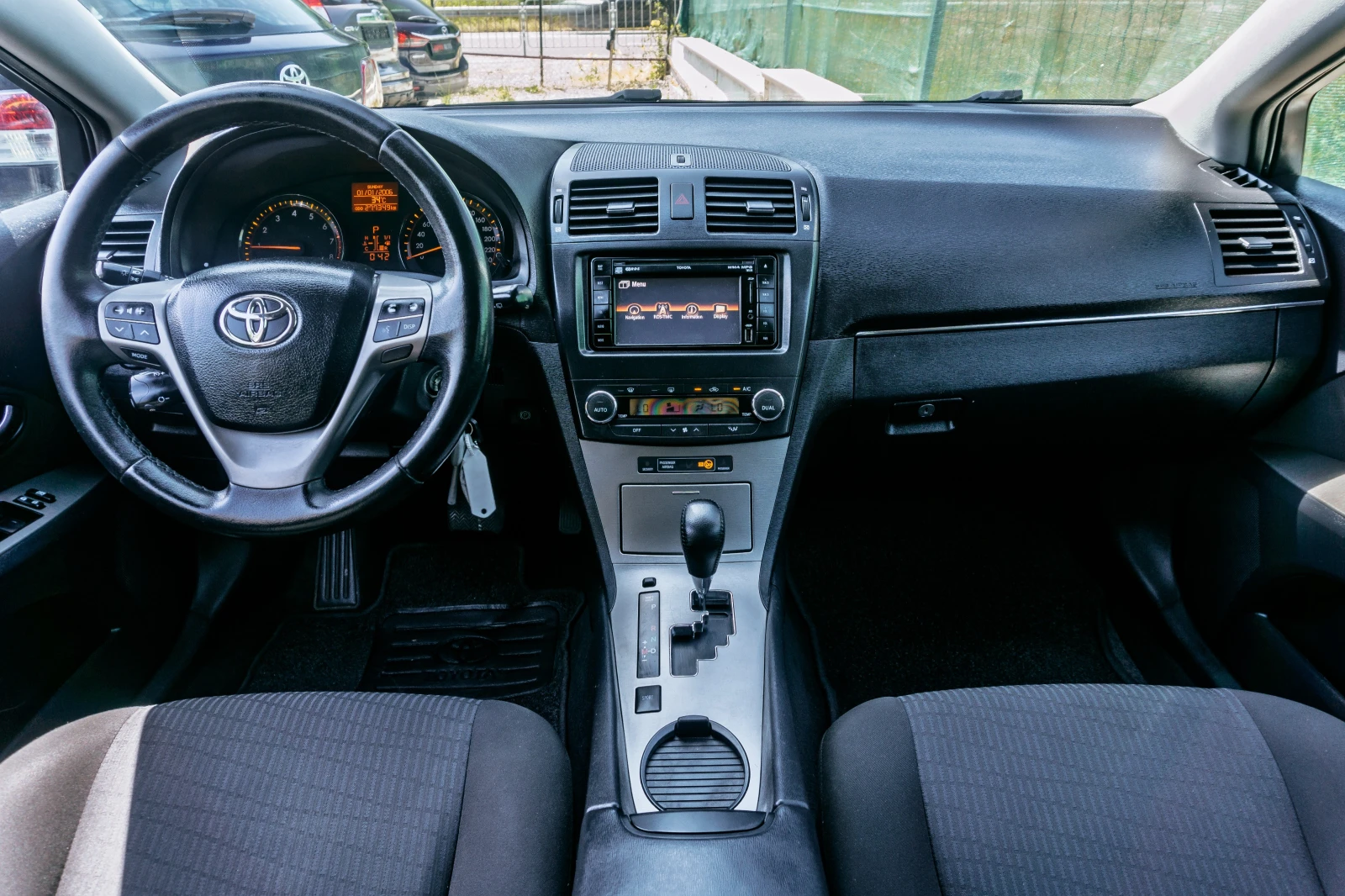Toyota Avensis 1.8 VVTI 147HP Автоматик с Гаранция!  - изображение 8