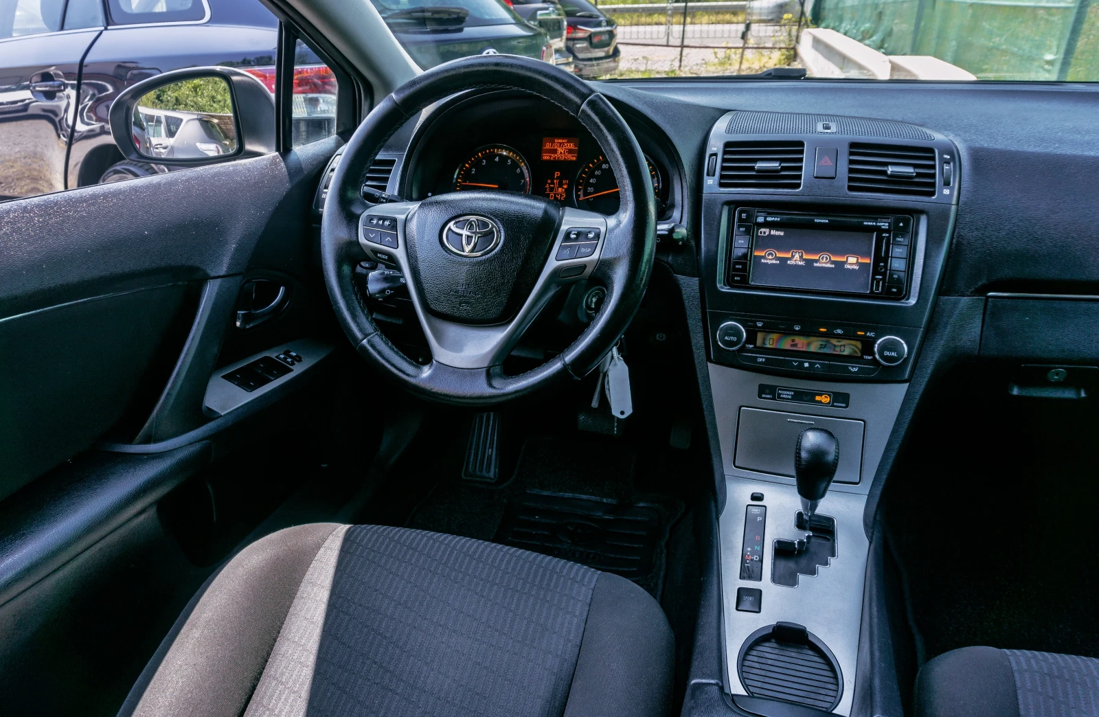 Toyota Avensis 1.8 VVTI 147HP Автоматик с Гаранция!  - изображение 10