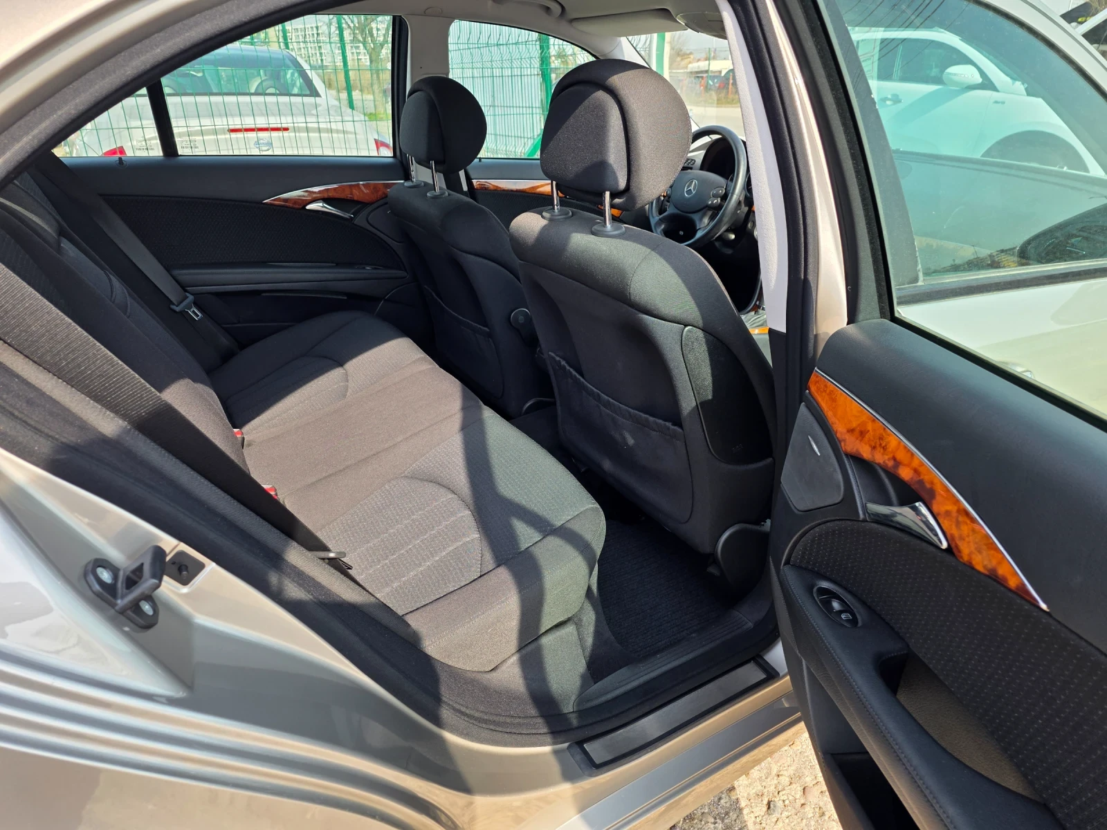 Mercedes-Benz E 220 CDI 188х.км EVO ELEGANCE - КАТО НОВА!!!, снимка 12 - Автомобили и джипове - 53750912