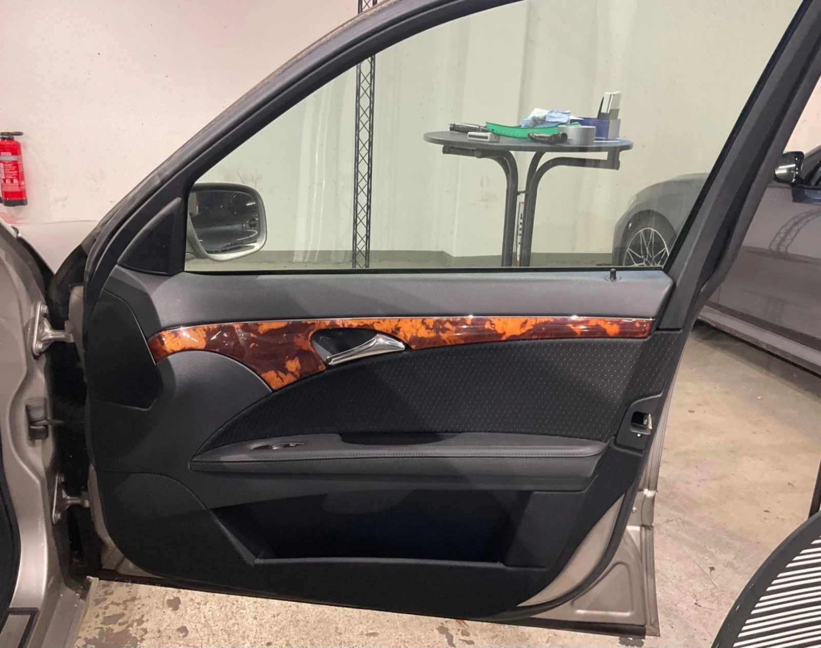 Mercedes-Benz E 220 CDI EVO 188х.км ELEGANCE - КАТО НОВА!!!, снимка 3 - Автомобили и джипове - 53750912