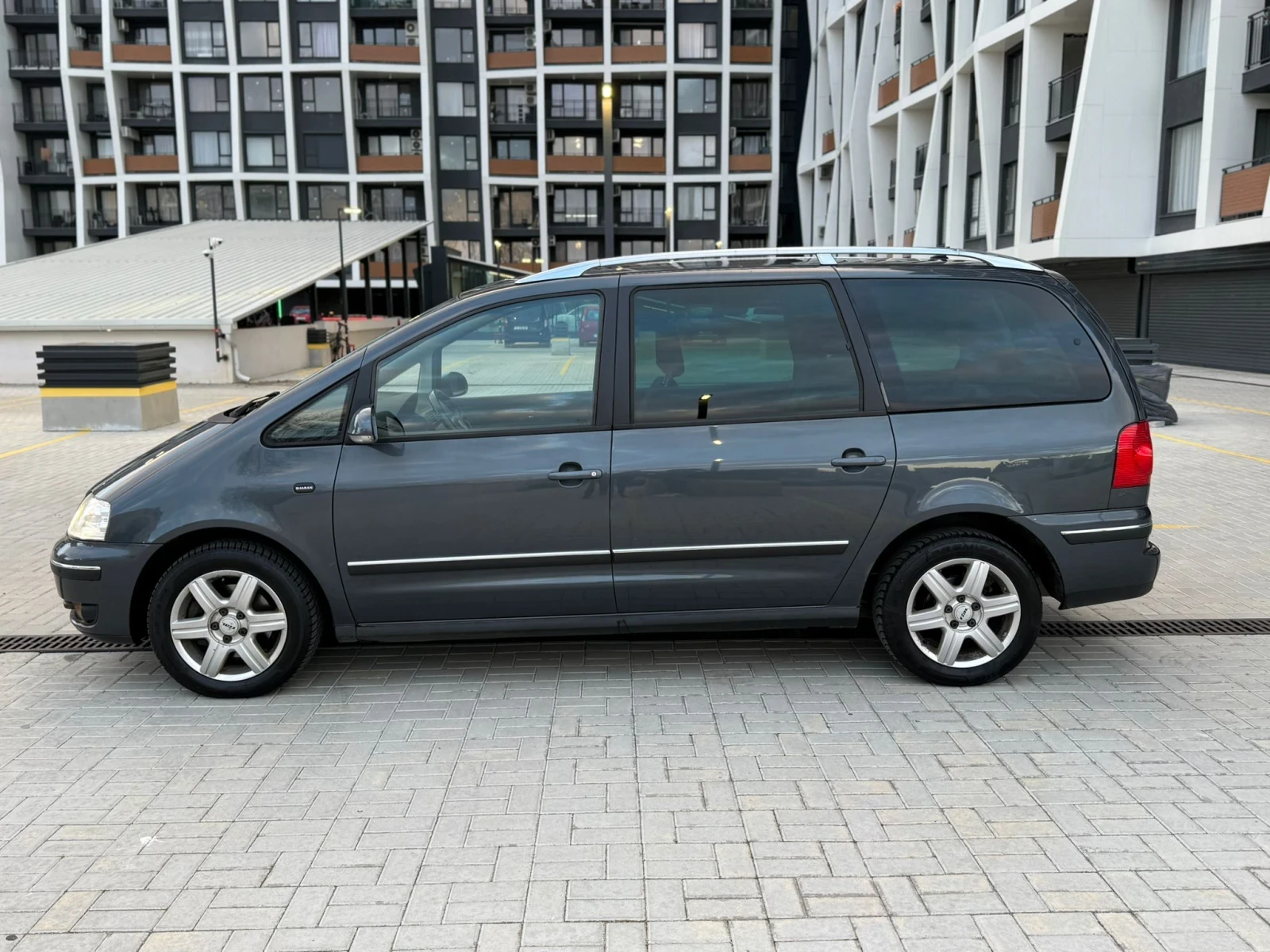 VW Sharan 2.0TDI 8P, снимка 6 - Автомобили и джипове - 53816362