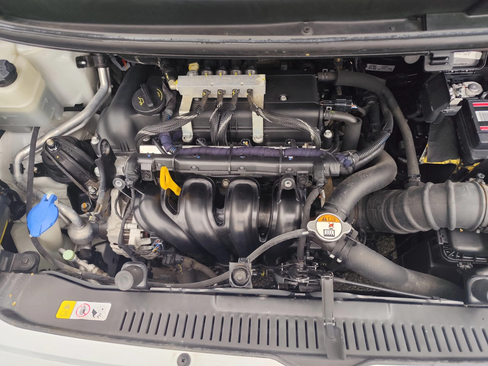 Kia Venga 1.4i* ГАЗ* ЕURO5B* , снимка 14 - Автомобили и джипове - 55429503
