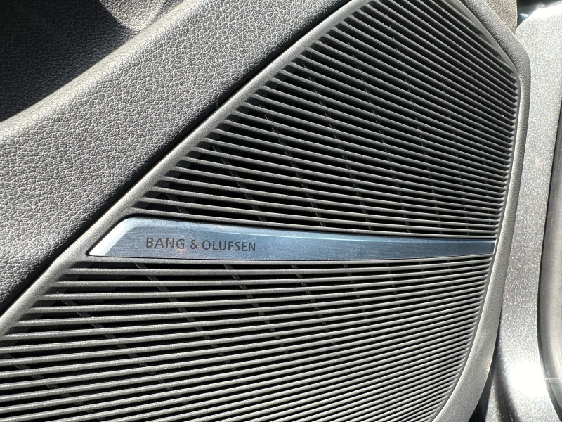 Audi Q8 5.0TDI / Sline/ B&O/ KAM 360* /2020г./ГОТОВ ЛИЗИНГ, снимка 15 - Автомобили и джипове - 44793420