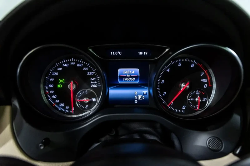 Mercedes-Benz GLA 250 4MATIC* APPLE CARPLAY* PANORAMA* ПОДГРЕВ, снимка 9 - Автомобили и джипове - 53286103