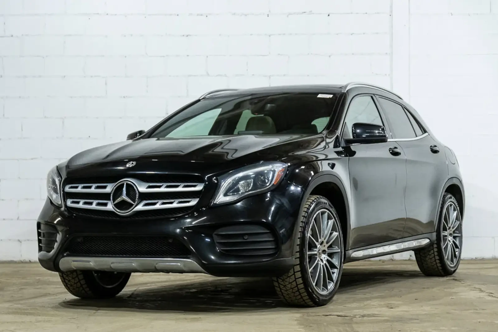 Mercedes-Benz GLA 250 4MATIC* APPLE CARPLAY* PANORAMA* ПОДГРЕВ, снимка 1