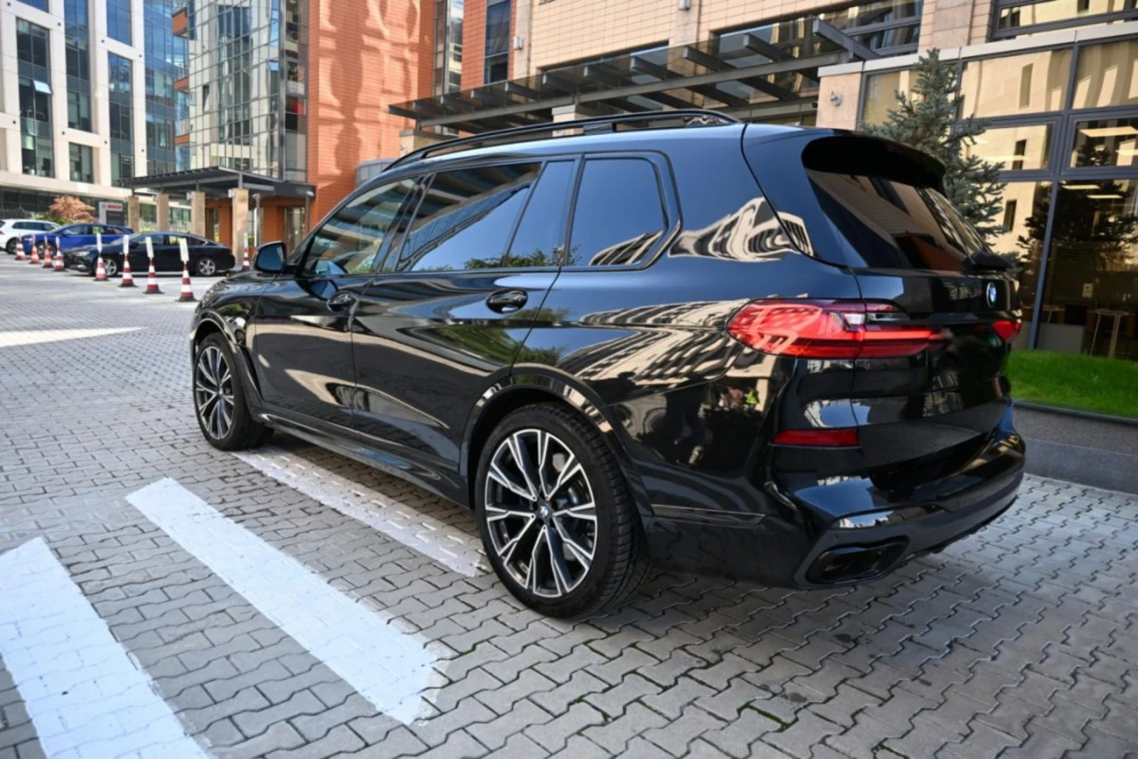 BMW X7 M50i//Headap//Tv//pano//softclose //full | Mobile.bg   5