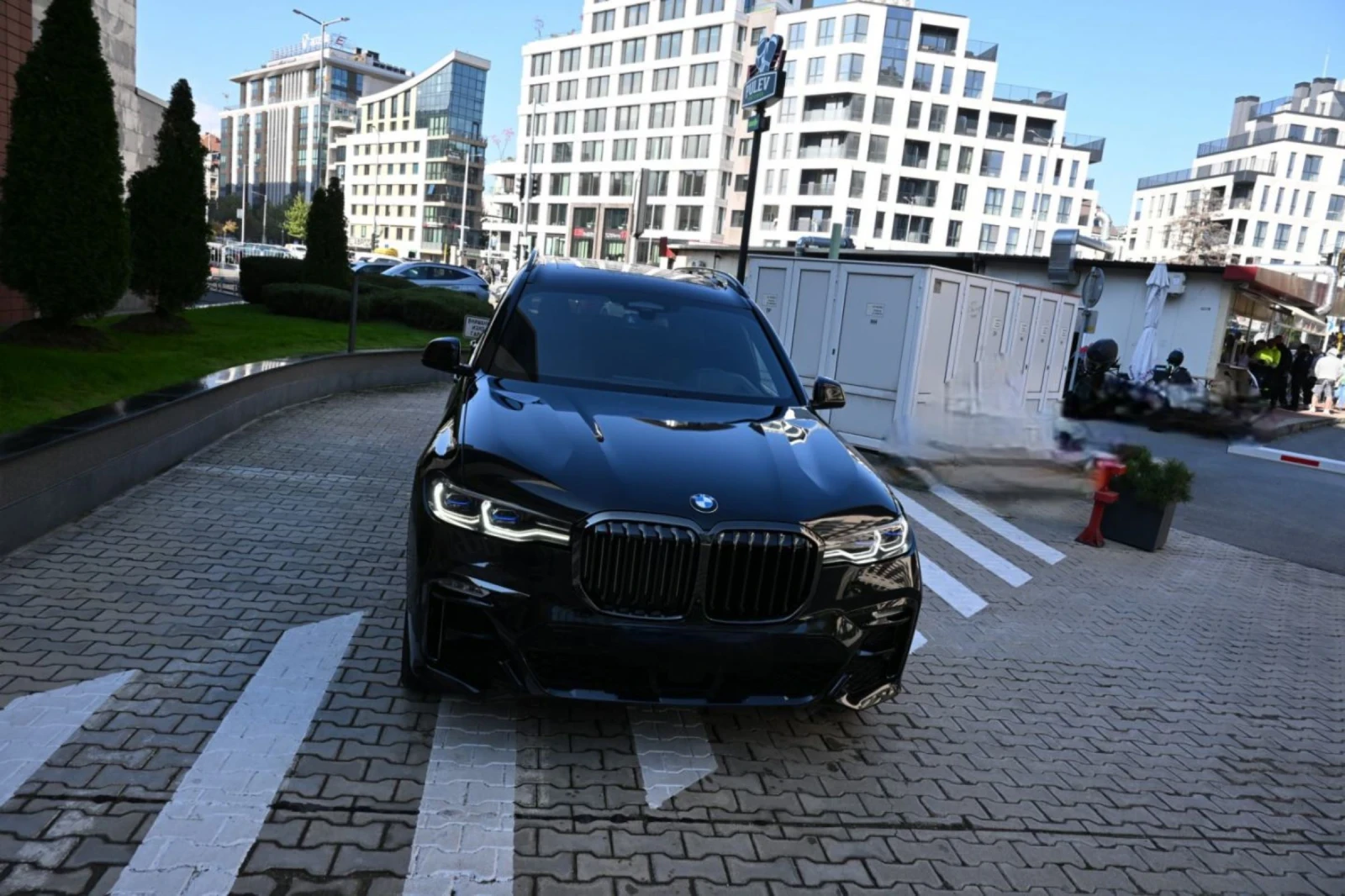 BMW X7 M50i//Headap//Tv//pano//softclose //full | Mobile.bg   3