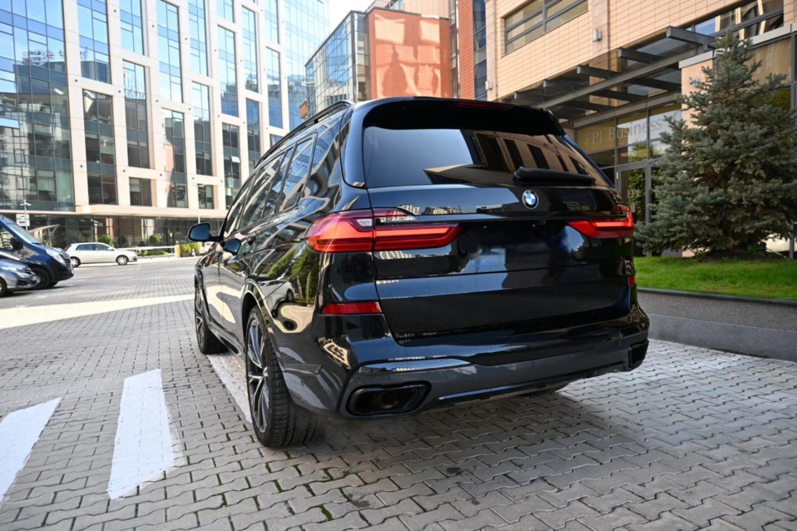 BMW X7 M50i//Headap//Tv//pano//softclose //full | Mobile.bg   6