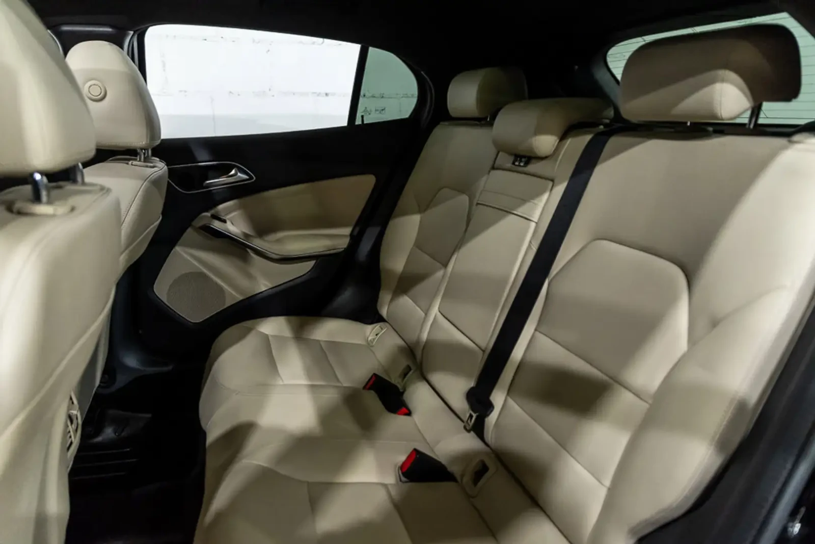 Mercedes-Benz GLA 250 4MATIC* APPLE CARPLAY* PANORAMA* ПОДГРЕВ - изображение 7