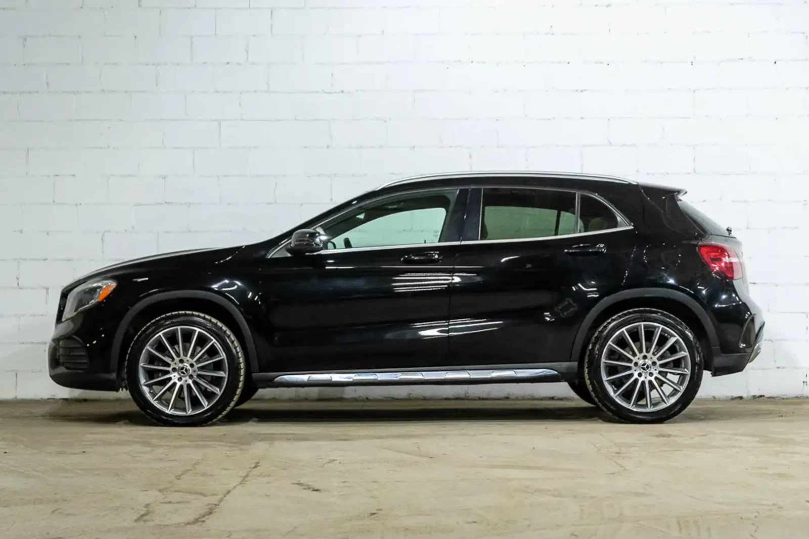 Mercedes-Benz GLA 250 4MATIC* APPLE CARPLAY* PANORAMA* ПОДГРЕВ - изображение 3