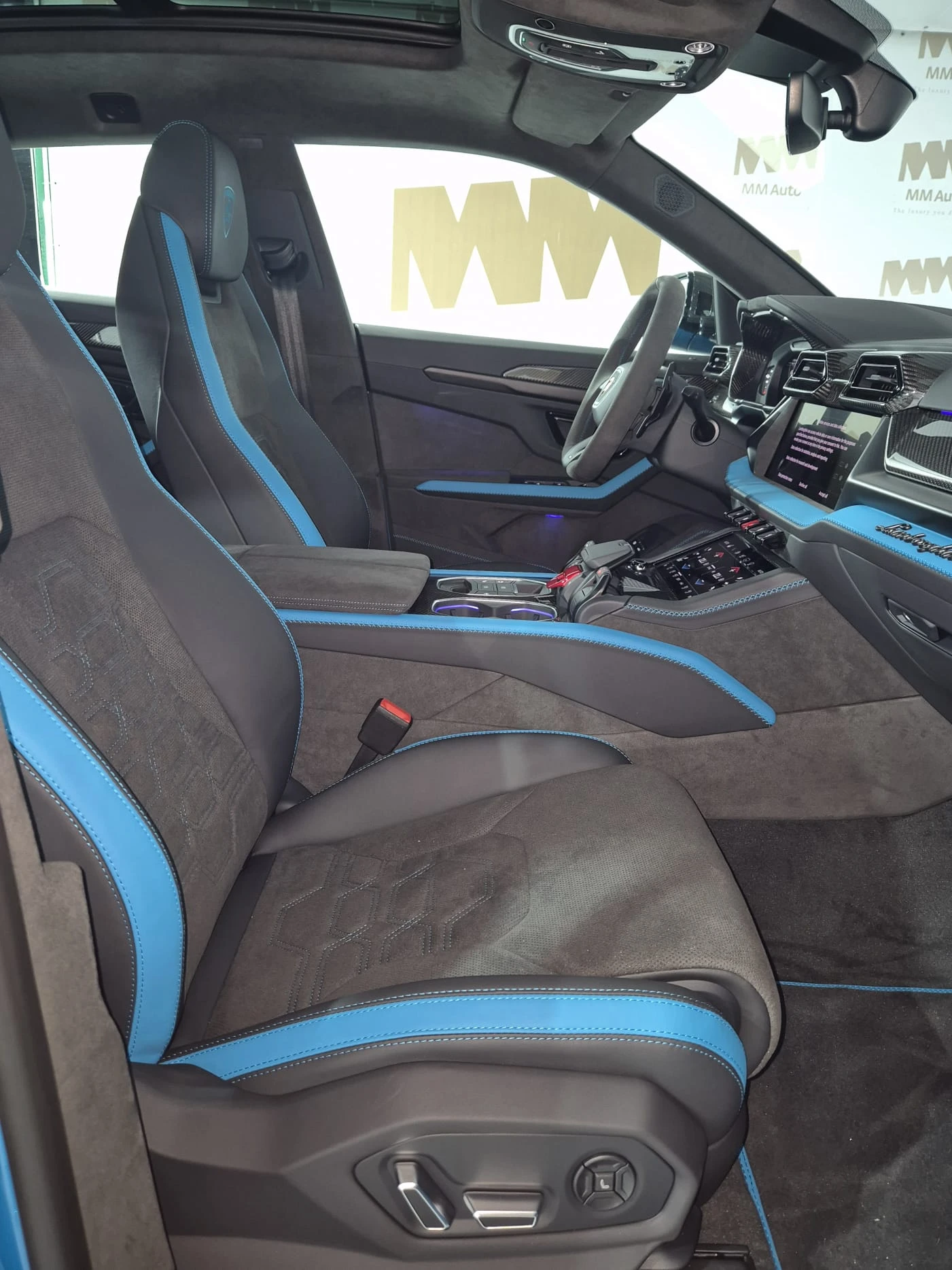 Lamborghini Urus SE* Carbon In&Out* HuD* B&O* Blu Uranus, снимка 10 - Автомобили и джипове - 54503437