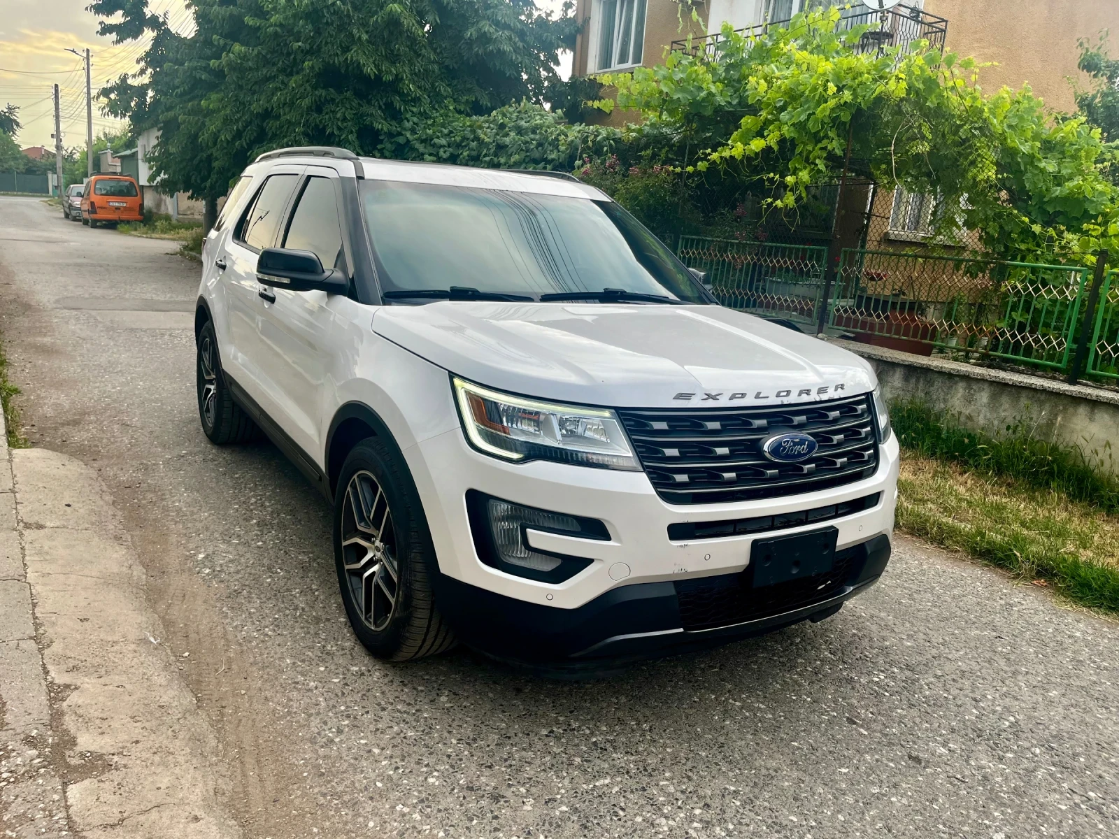 Ford Explorer 3.5 Ecoboost, снимка 4 - Автомобили и джипове - 55015651