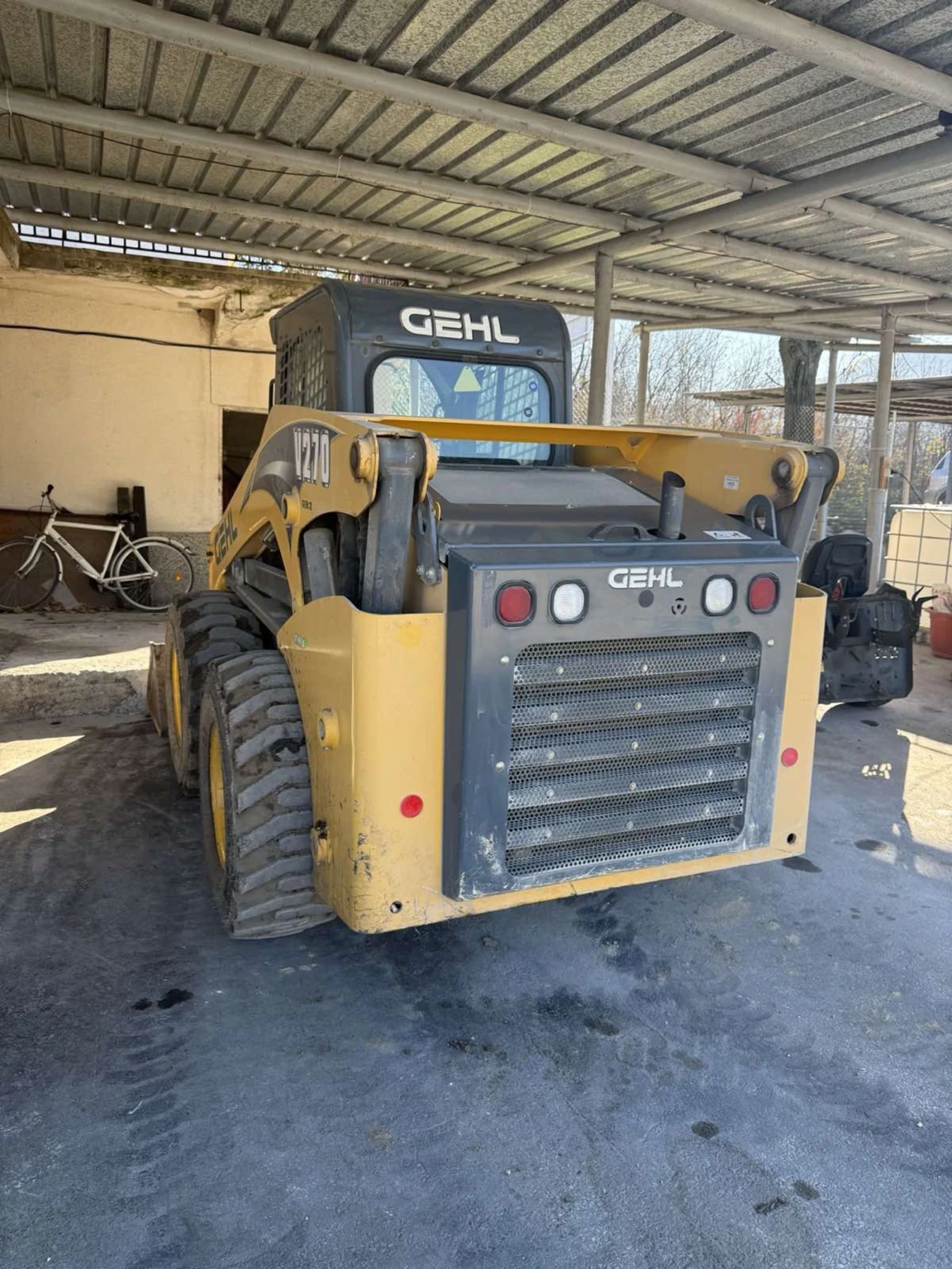 Мини челни товарачи GEHL V270 - изображение 6