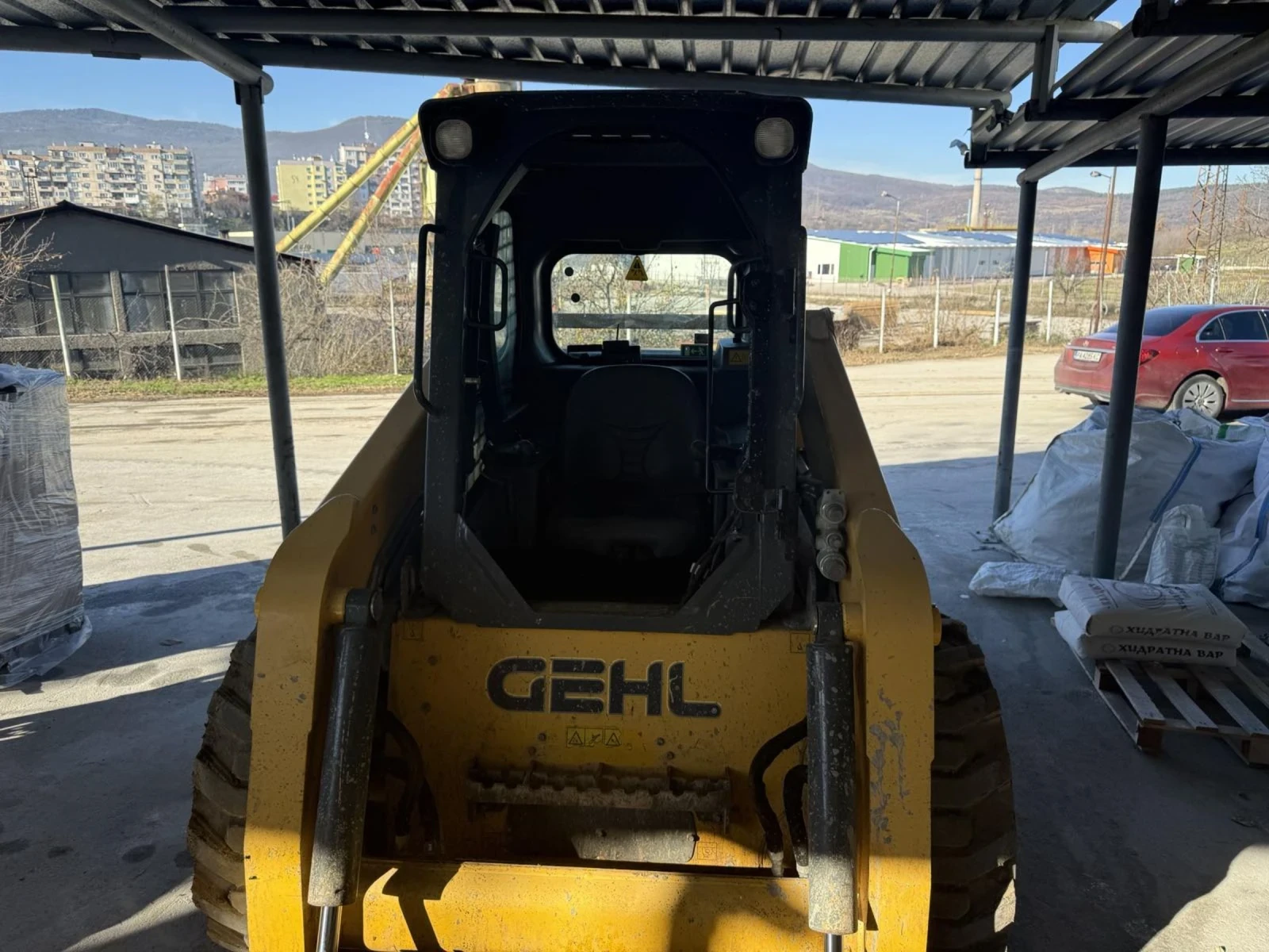 Мини челни товарачи GEHL V270 - изображение 3