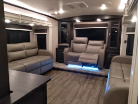 Каравана Други Jayco North Point 382FLRB, снимка 7