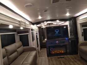 Каравана Други Jayco North Point 382FLRB, снимка 8