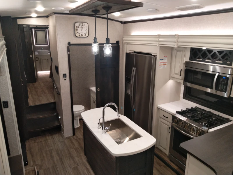 Каравана Други Jayco North Point 382FLRB, снимка 9 - Каравани и кемпери - 48838611