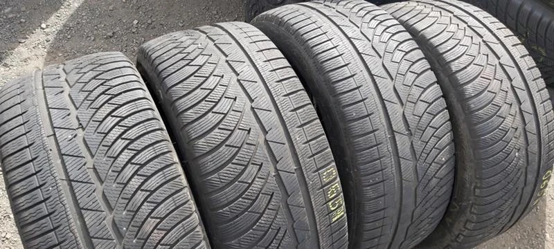 Гуми Зимни 255/40R19, снимка 1 - Гуми и джанти - 30919157