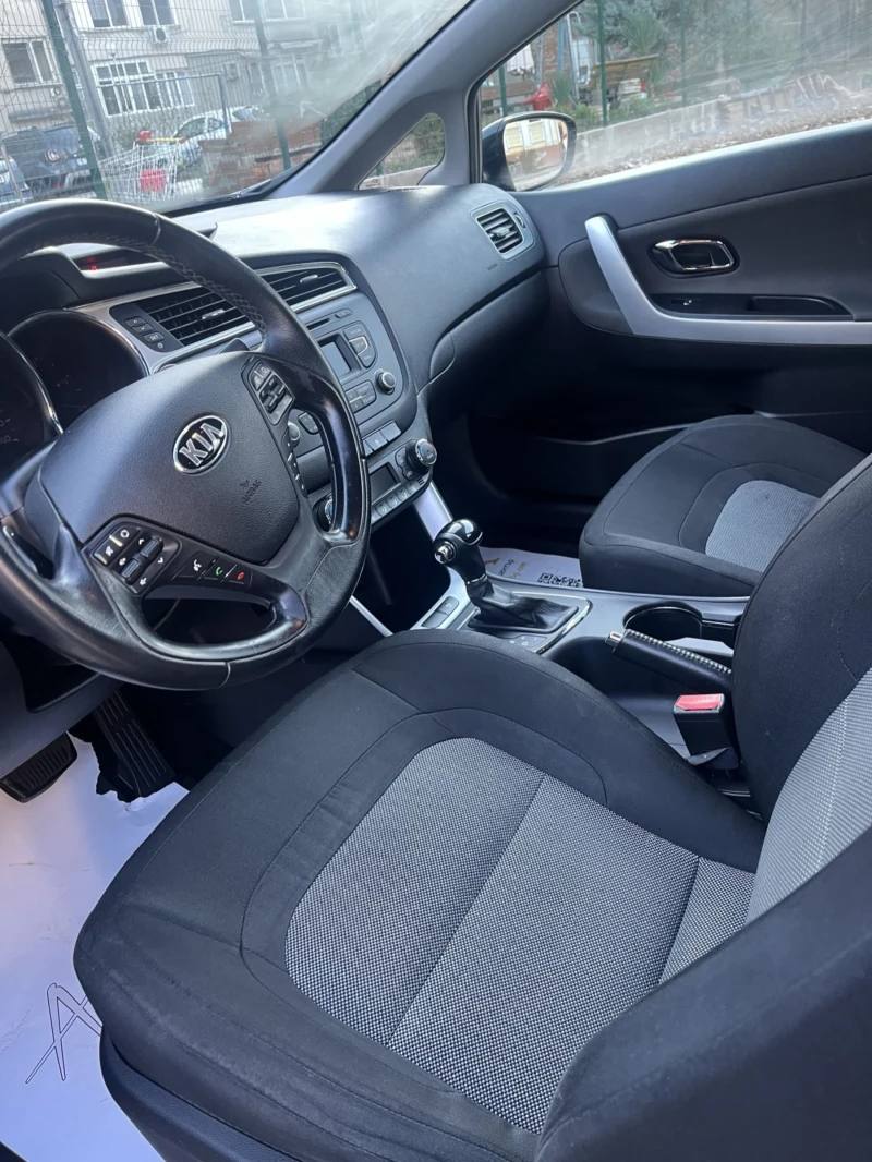 Kia Ceed CRDI, снимка 5 - Автомобили и джипове - 48558775