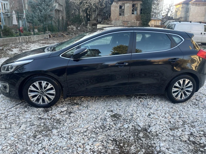 Kia Ceed CRDI, снимка 4 - Автомобили и джипове - 48558775