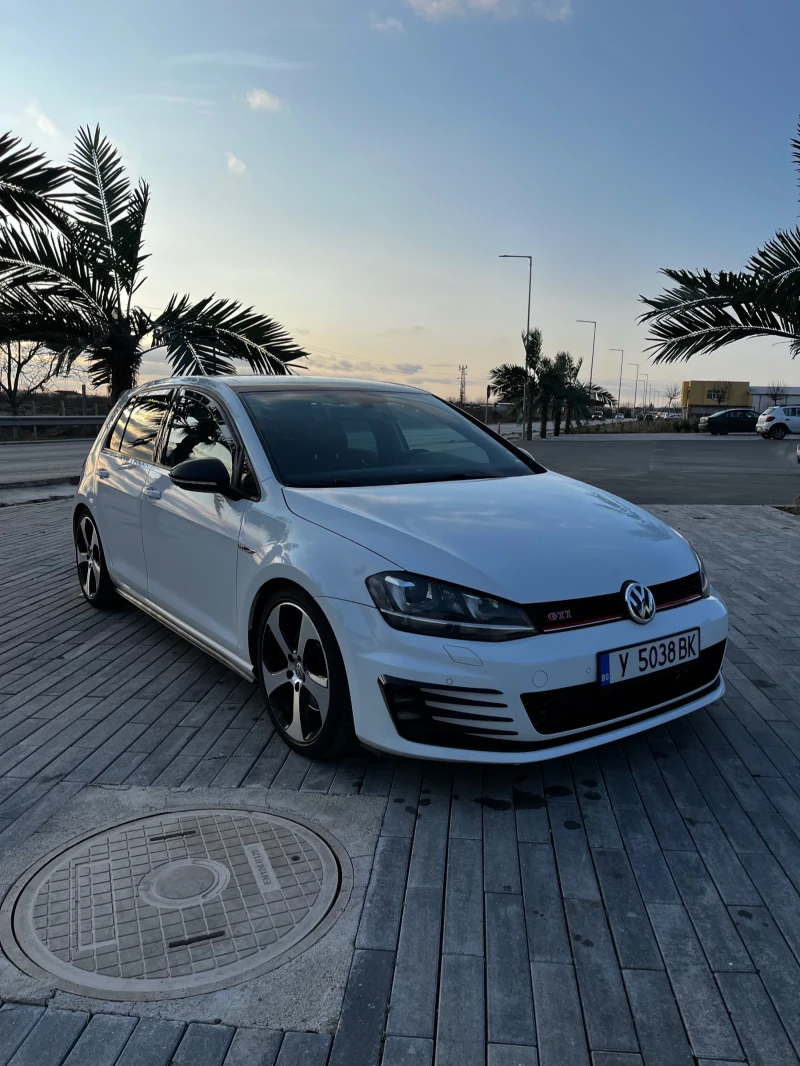 VW Golf, снимка 1 - Автомобили и джипове - 49504673