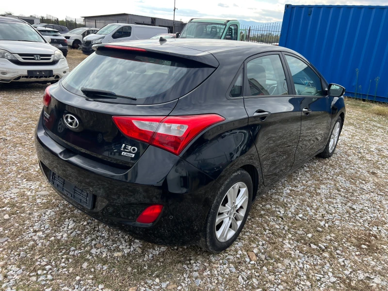 Hyundai I30 1.6 CRDI, снимка 5 - Автомобили и джипове - 52049865