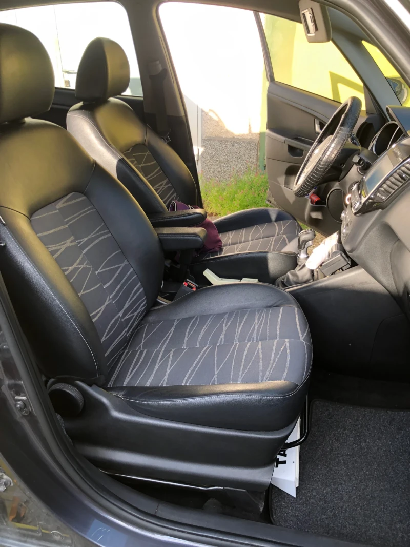 Kia Venga 1.4 Бензин / Газ, снимка 12 - Автомобили и джипове - 52750551