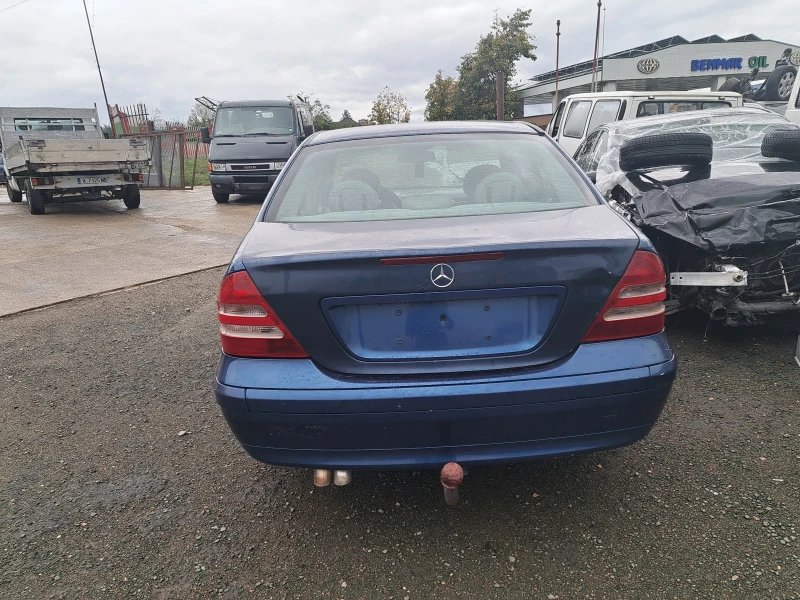 Mercedes-Benz C 180, снимка 4 - Автомобили и джипове - 53063642
