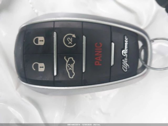 Alfa Romeo Giulia QUADRIFOGLIO* HARMAN KARDON* , снимка 13 - Автомобили и джипове - 53460822