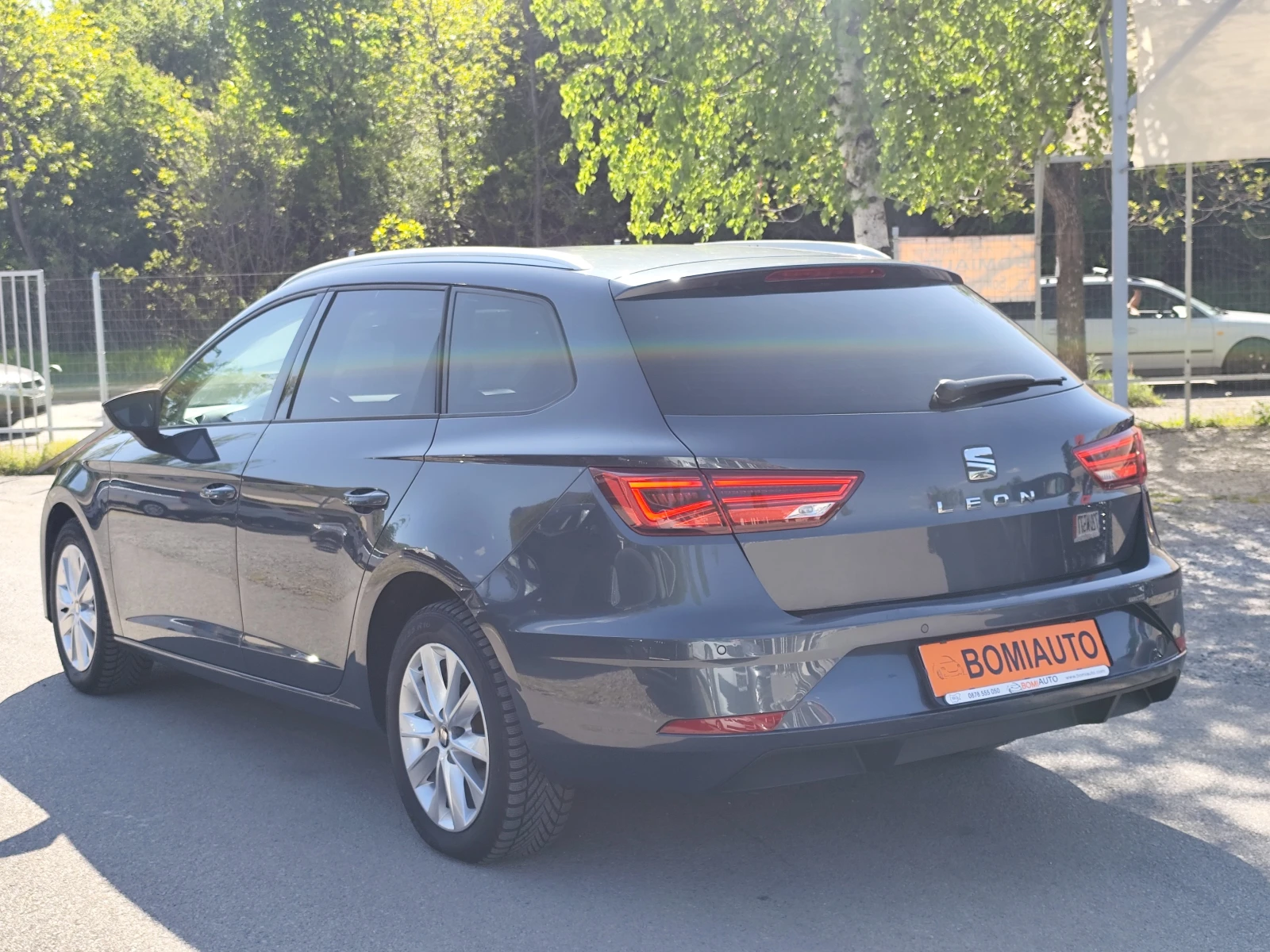 Seat Leon 1.6TDi* АВТОМАТИК* LED* MATRIX* NAVI* MMi* EURO6D* - изображение 6