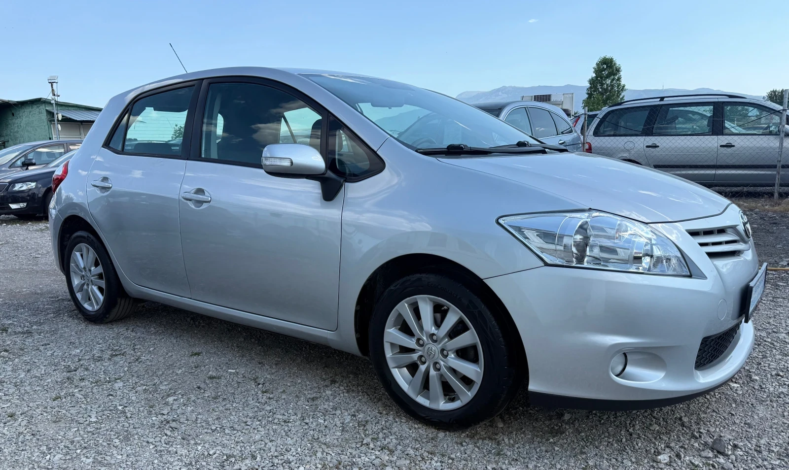 Toyota Auris 1.6i Facelift Швейцария - изображение 4