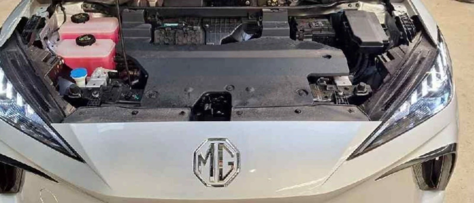 Mg MG4 Standard 51 KWh.Kamera.Navi.Led.125 kw. - изображение 4