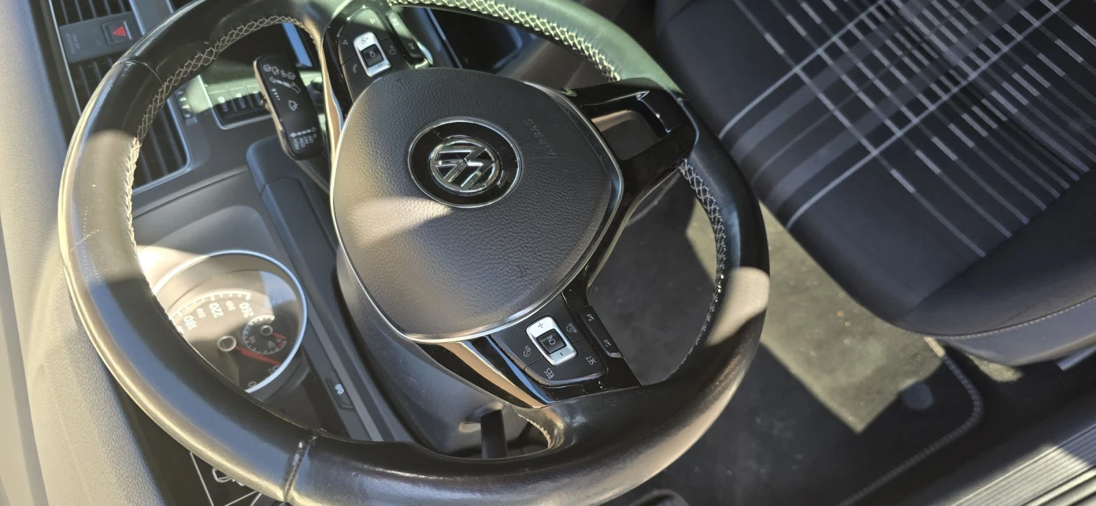 VW Golf 2.0 TDI 150к.с., снимка 6 - Автомобили и джипове - 53514011