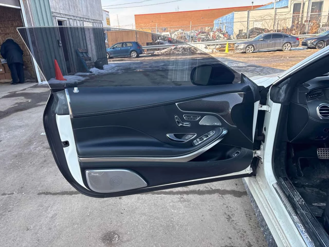 Mercedes-Benz S 63 AMG COUPE * МАСАЖИ* ДИСТРОНИК* 360 КАМЕРА* ОБДУВХА, снимка 13 - Автомобили и джипове - 53951442