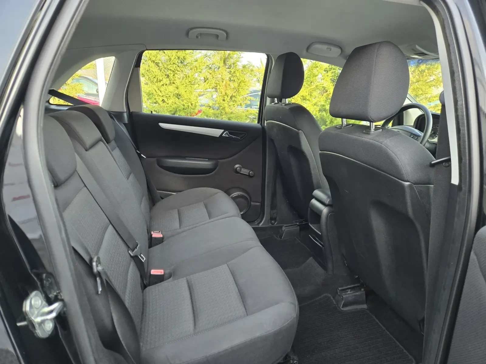 Mercedes-Benz B 150 1.5i-95кс= КЛИМАТРОНИК= ПОДГРЕВ, снимка 14 - Автомобили и джипове - 53989643