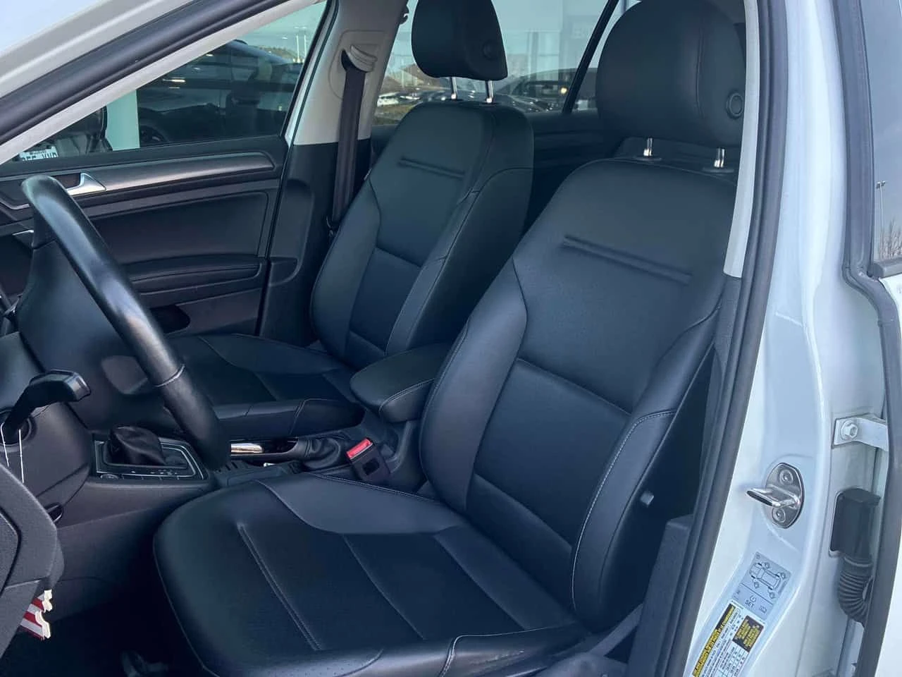 VW Golf * CARFAX * 2 КЛЮЧА * ПАНО * KEYLESS, снимка 13 - Автомобили и джипове - 54158154