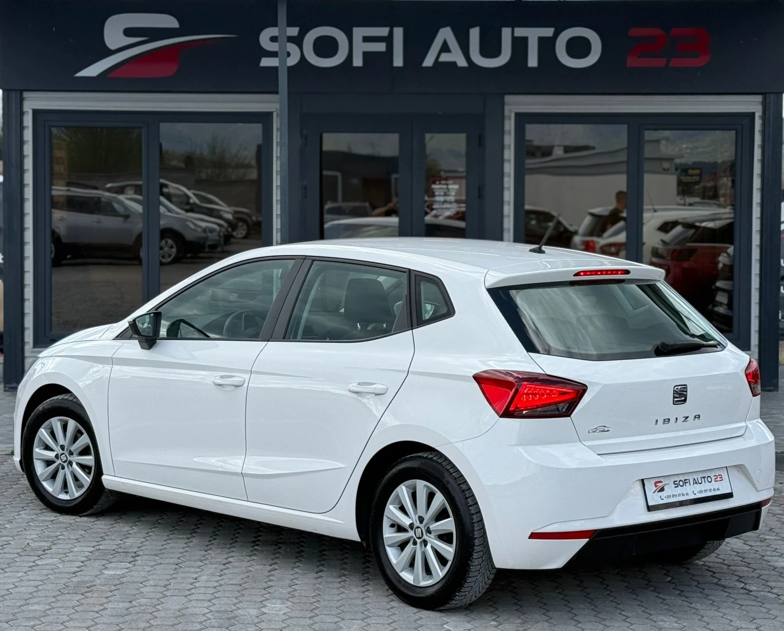 Seat Ibiza 1.0benz TOP, снимка 4 - Автомобили и джипове - 54242221