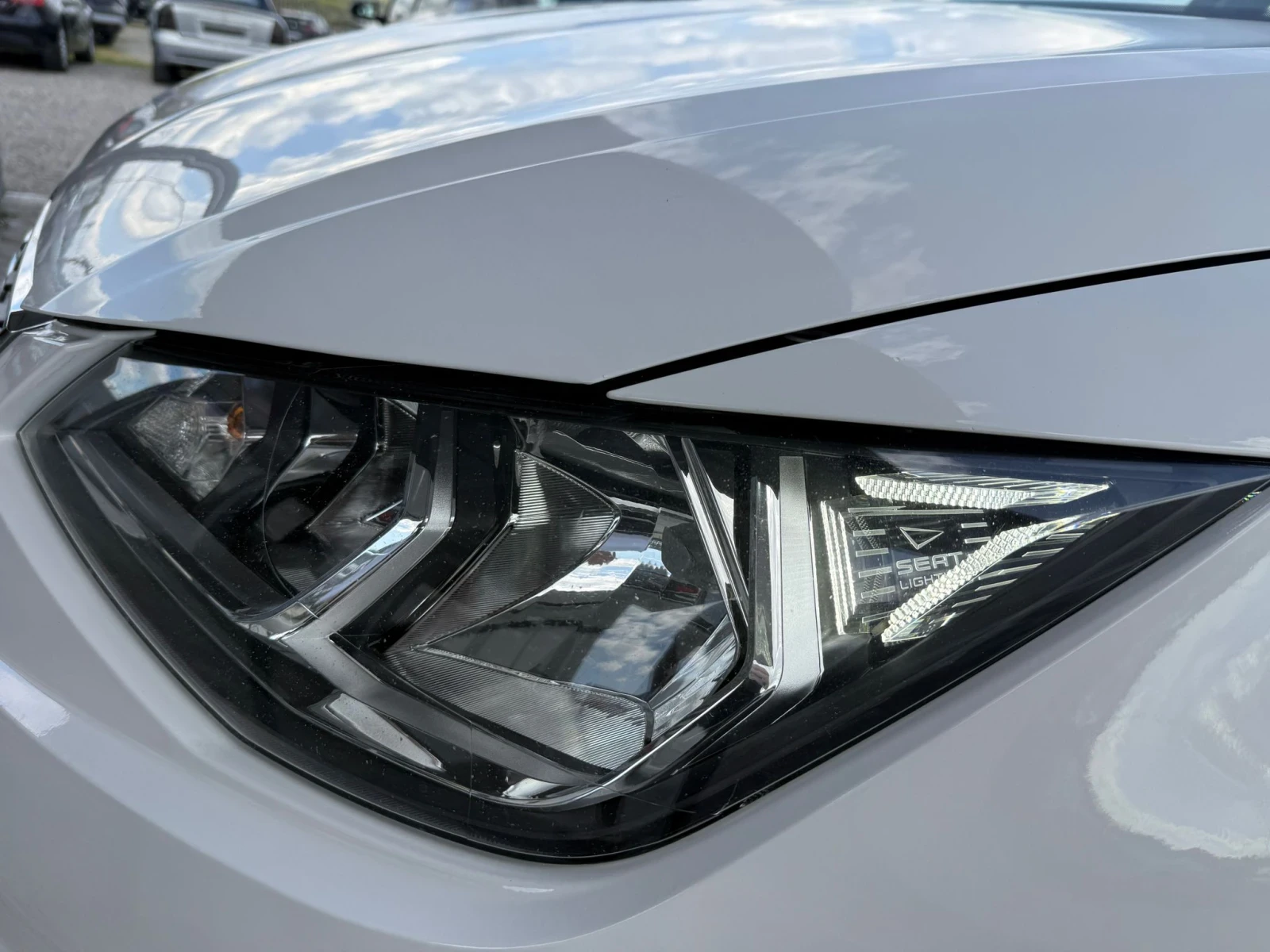 Seat Ibiza 1.0benz TOP, снимка 10 - Автомобили и джипове - 54242221