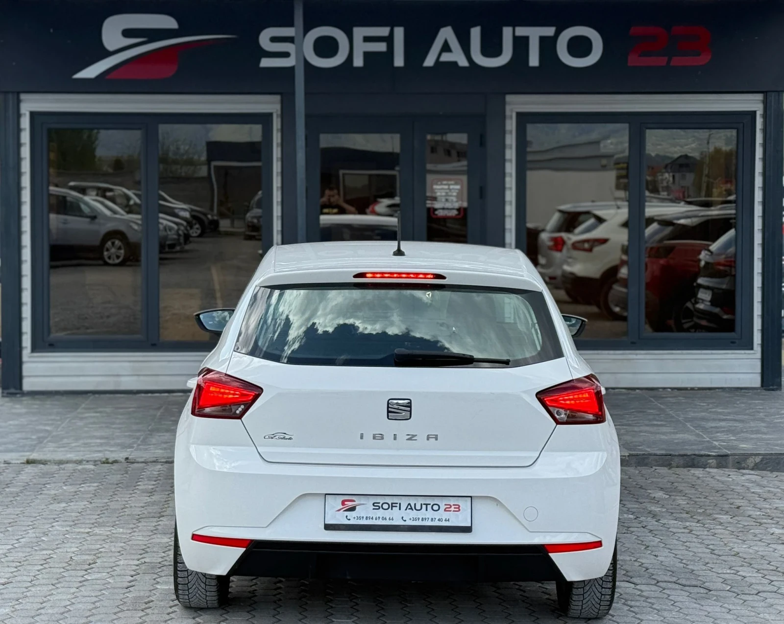 Seat Ibiza 1.0benz TOP, снимка 6 - Автомобили и джипове - 54242221