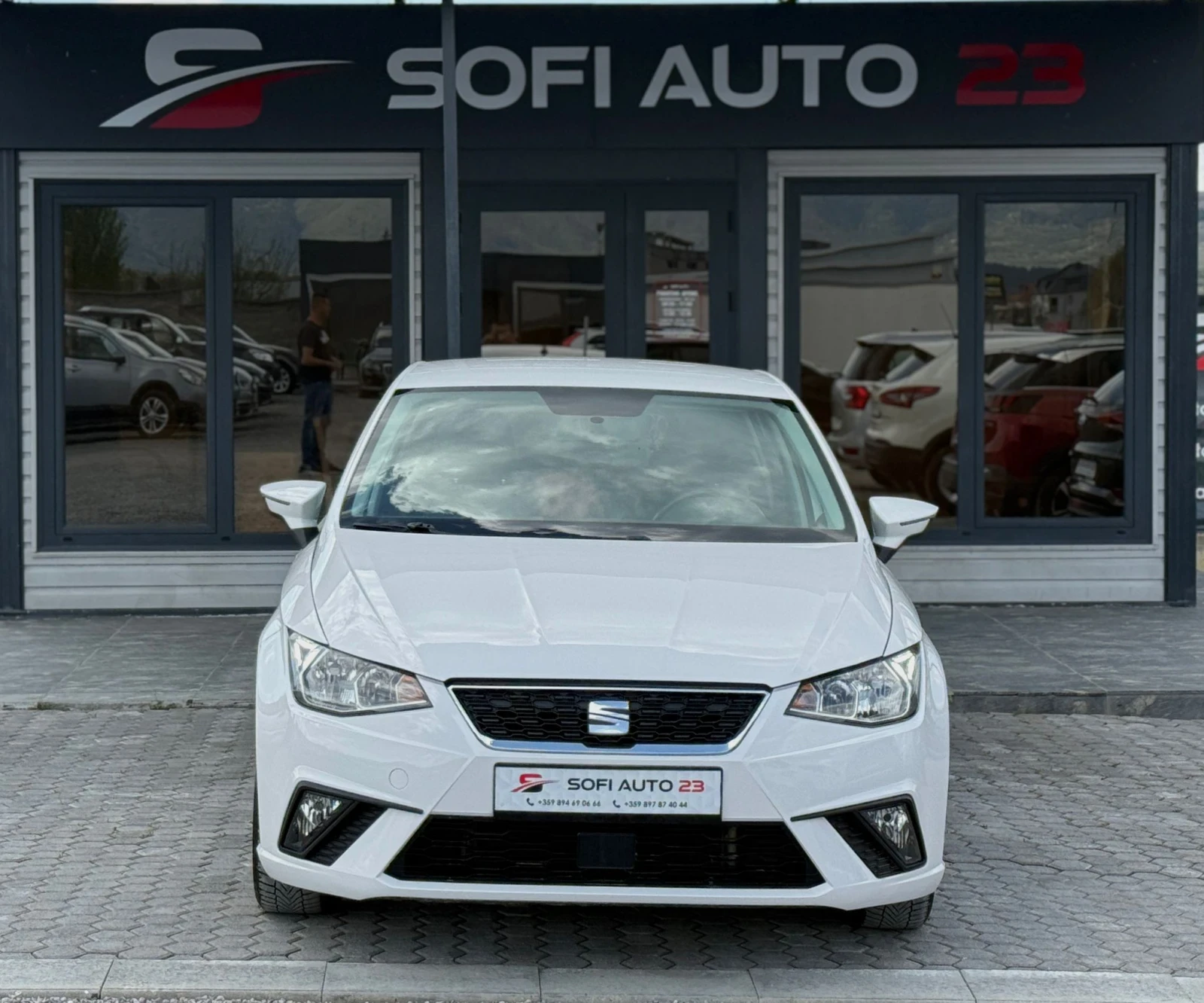 Seat Ibiza 1.0benz TOP, снимка 2 - Автомобили и джипове - 54242221