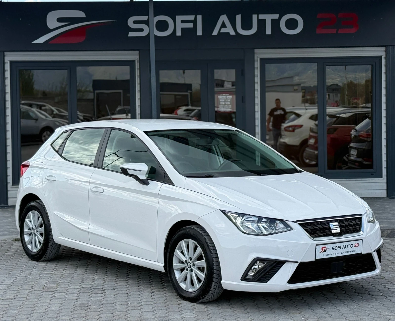 Seat Ibiza 1.0benz TOP, снимка 3 - Автомобили и джипове - 54242221