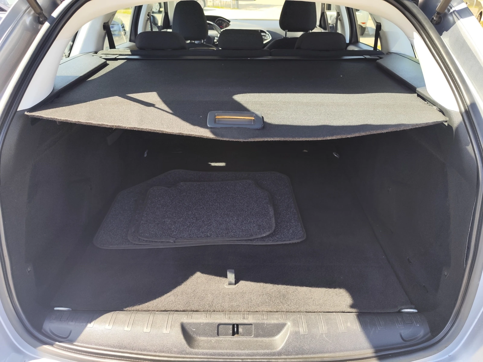 Peugeot 308 1.6HDi* LED* KLIMATRONIK* EURO5B* , снимка 14 - Автомобили и джипове - 54329765